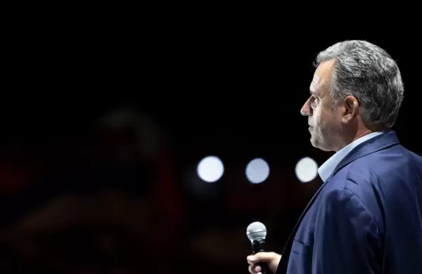 Yamandú Orsi: el profesor de estilo campechano, elegido por Mujica, que aseguró el retorno de la izquierda al poder