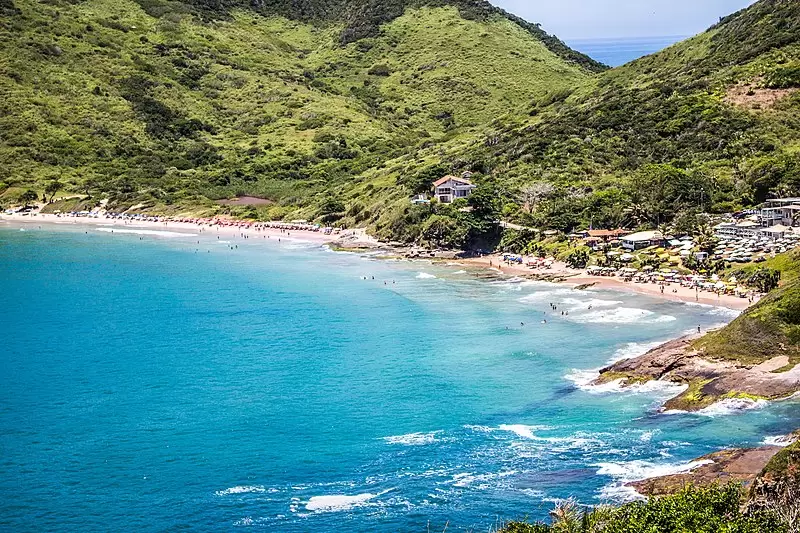 Playa en Bzios. Foto: Wikimedia Commons.