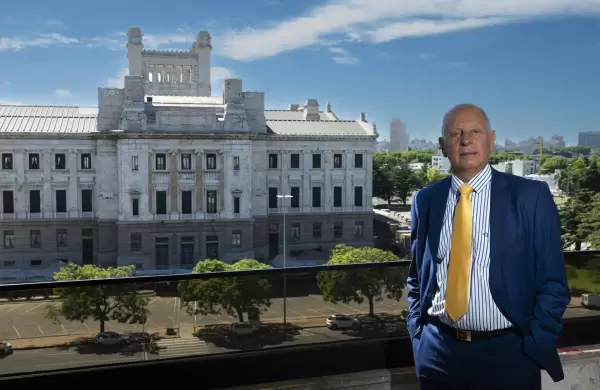 Gustavo Salle: "Voy a cambiar el megfono por el micrfono del Parlamento"