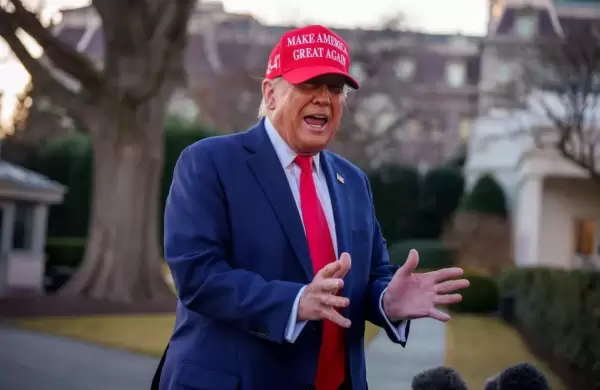 Trump retrasa los aranceles a los autos de México y Canadá por un mes: así podrían afectar los nuevos impuestos a los precios