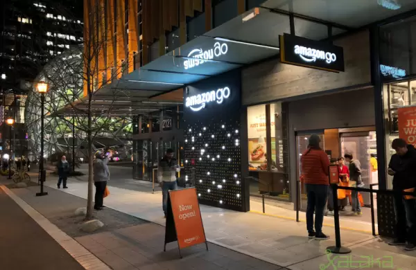 Prometían una "experiencia completa" pero no funcionó: ¿Por qué la apuesta de Amazon por las tiendas físicas nunca tuvo éxito?