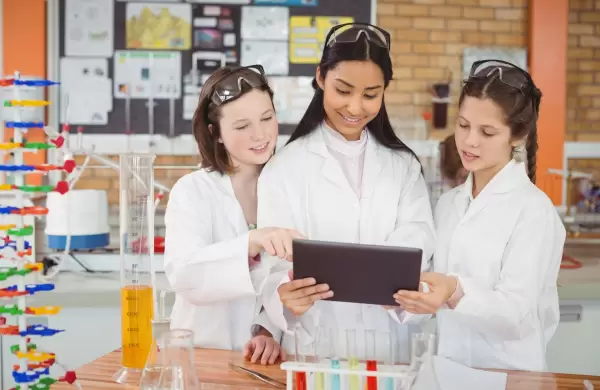 Mujeres en STEM: Impulsando la innovación y el desarrollo en Ecuador