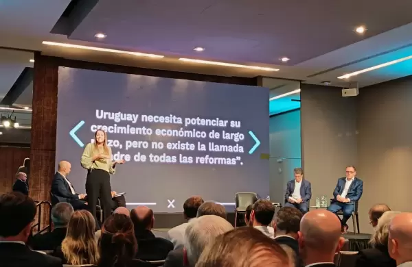 "Regulación inteligente", "salto en inversión e innovación", y "consensos políticos": claves para que Uruguay deje atrás su pobre crecimiento