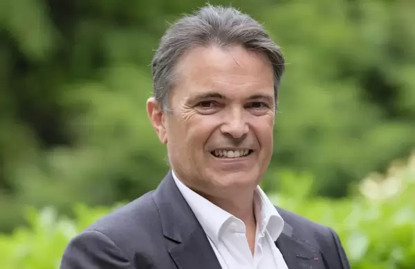 Quin es el multimillonario francs a quien Amazon confa su logstica ms compleja