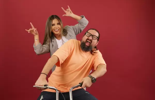 Qu hace Jall con dos socios y un orito?