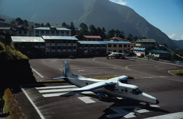 Entre islas y acantilados, así son los aeropuertos con los aterrizajes más espectaculares, según este ranking