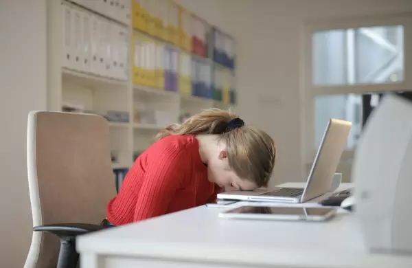 El impacto invisible del burnout en los más comprometidos y qué pueden hacer los líderes para frenarlo