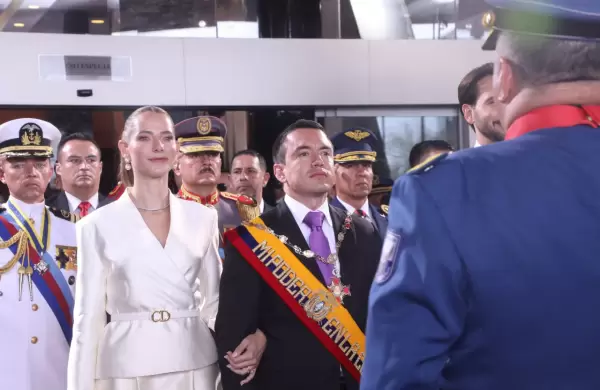 As se vistieron los invitados en la posesin de Noboa