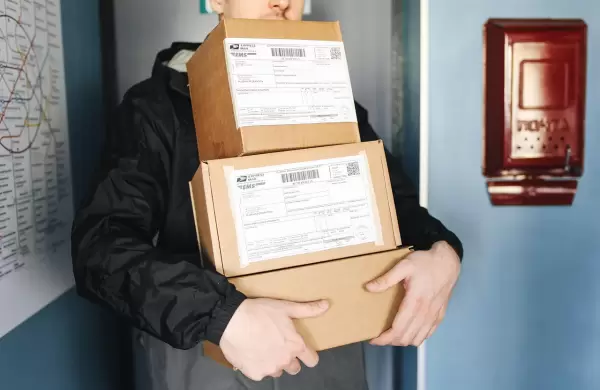 Gobierno impone arancel de US$ 20 a los paquetes de courier 4x4