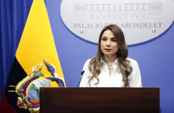 El Ejecutivo anuncia fusin de ministerios; pasan de 20 a 14