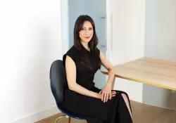 La ingeniera lojana que ilumina tres continentes