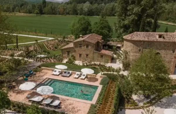 De ruinas olvidadas a un paraíso boutique: la historia del hotel que revive el alma de un monasterio medieval