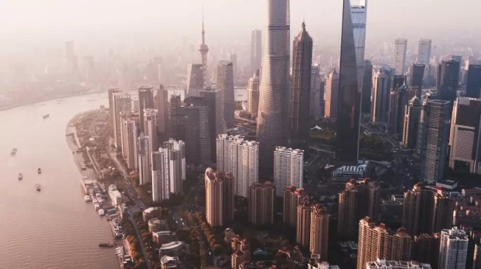 hermosa-fotografia-cenital-del-horizonte-de-la-ciudad-de-shanghai-con-altos-rasc