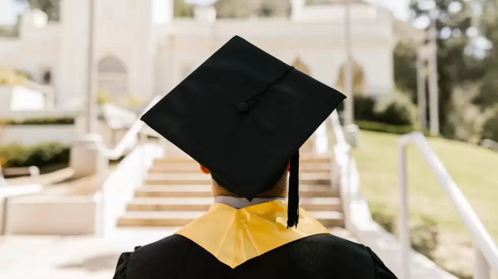 Fotos de stock gratuitas de acadmico, adulto joven, al aire libre