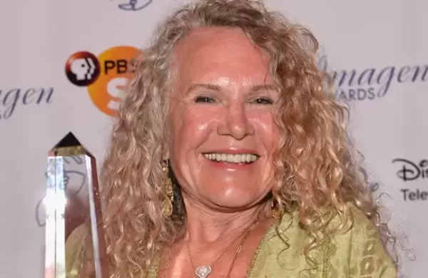 "No aceptamos reyes": la heredera de Walmart se suma a la protesta del club de los millonarios contra Trump