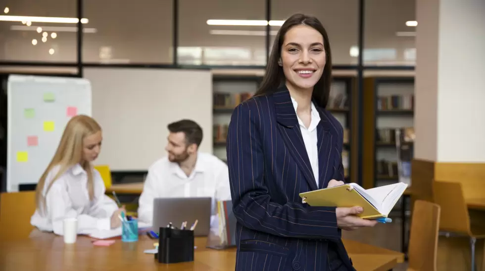 Ejecutivos en formacin participan activamente en un programa de educacin ejecu