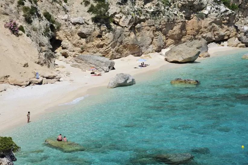 Cala Mariolu, Ispuligi de nie, Baunei, Italia (Photo by: Massimiliano Maddanu/REDA/Universal Images Group via Getty Images)