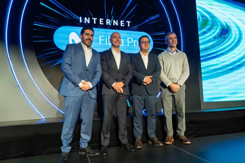 Jean Pierre Michelet, Jeluz Esqueda (Gerente Marketing B2B),  Juan Francisco Flores (Vicepresidente Movistar Empresas) y Guillermo Mio
