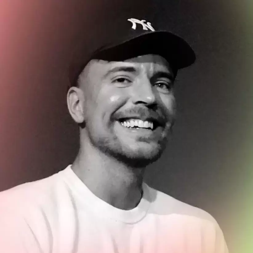 El creador de contenido MrBeast revoluciona YouTube con desafíos épicos y generosidad, inspirando a millones alrededor del mundo.