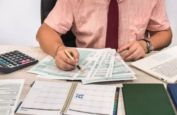 SRI, mucho por devolver y poco para pagar