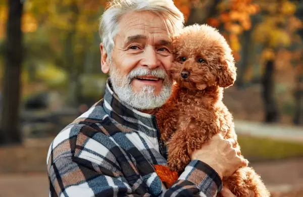 Un estudio revela que los perros y los gatos ralentizan el deterioro cognitivo en los adultos mayores