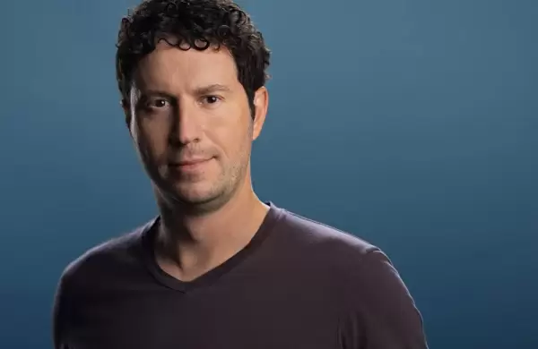 Este emprendedor se convirtió en multimillonario por crear un ChatGPT gratuito para médicos