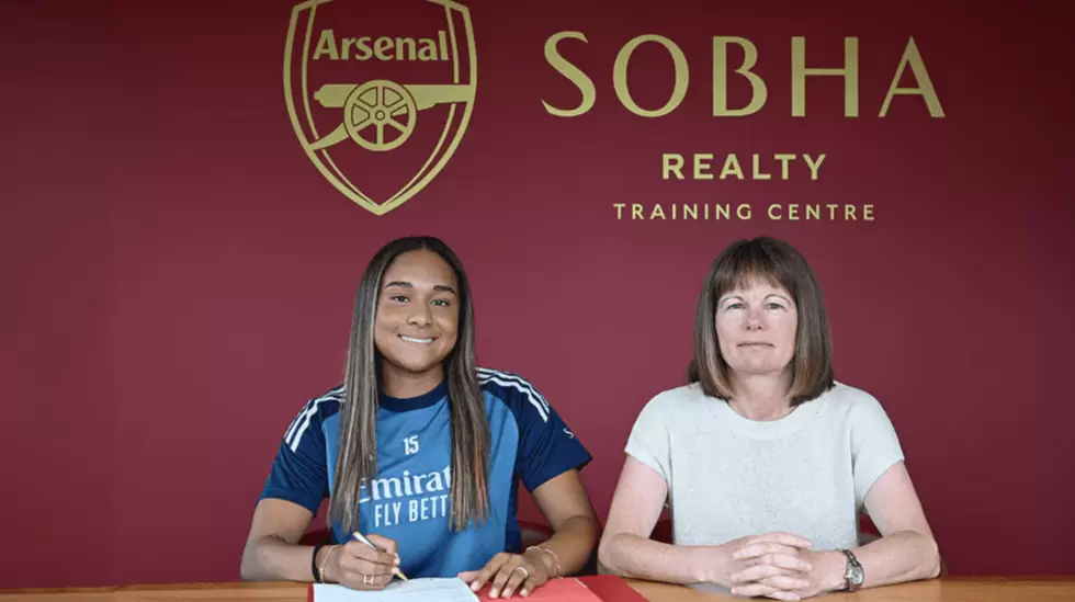 olivia-smith-la-futbolista-mas-cara-de-la-historia