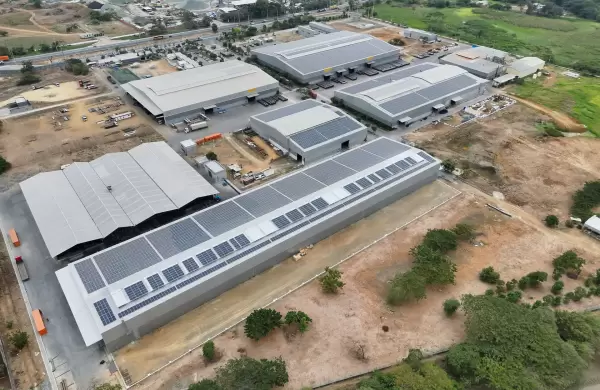 Novacero inaugura sistema de generacin fotovoltaico que suma 7.002 paneles solares