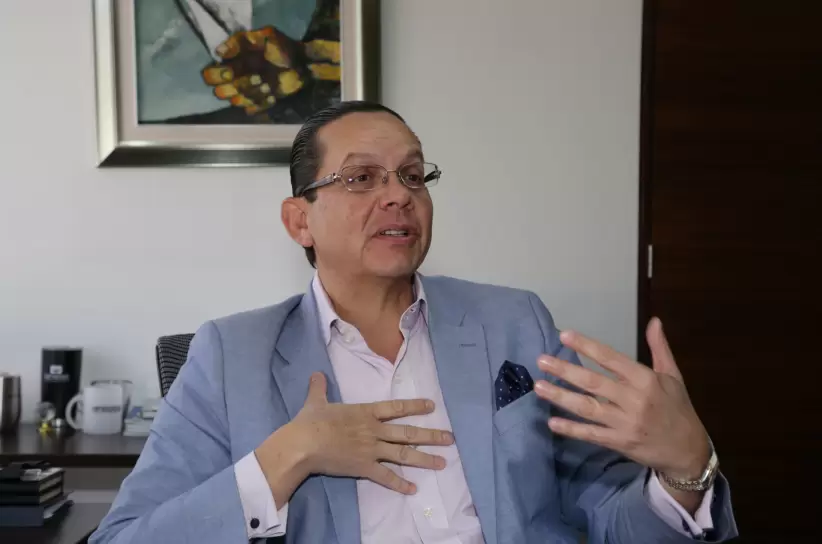Csar Robalino de la Bolsa de valores de Quito