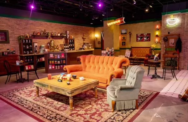 Del traje de gladiador de Joey al silln naranja: as es la nueva "FRIENDS Experience" en Las Vegas