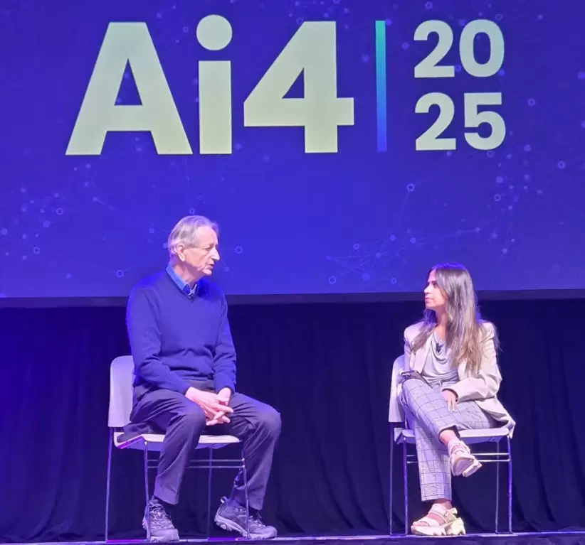 Geoff Hinton y Shirin Ghaffary hablan en la Conferencia Ai4 2025 en Las Vegas