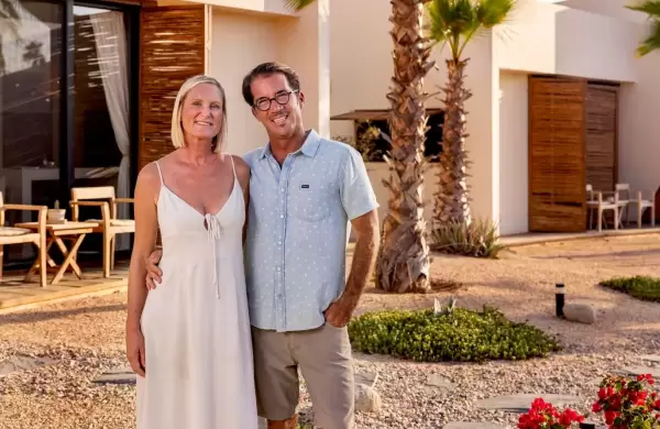 La pareja de navegantes que dejó el lujo de los superyates para construir un hotel boutique en el desierto mexicano