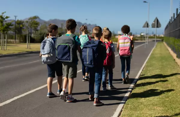 Cuando el regreso a clases mueve la ciudad: economa, familias y el derecho a la educacin