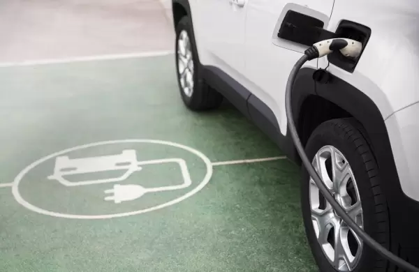 La mitad de los ecuatorianos percibe a los vehículos eléctricos e híbridos como confiables, según un estudio
