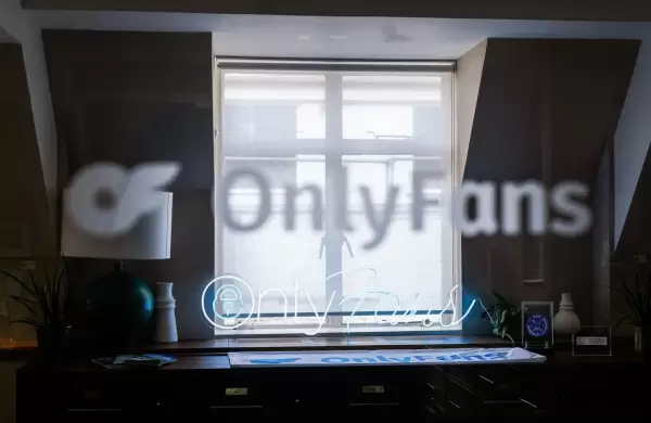 La fortuna del multimillonario de OnlyFans se duplica en medio de negociaciones de venta