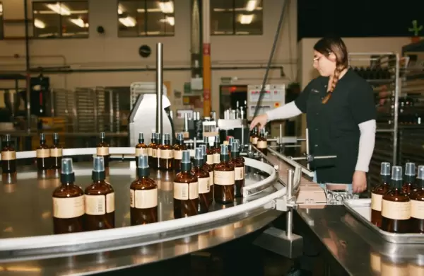 Nacida en la crisis de 2008: la fundadora que perdió su empleo y creó un imperio de velas sostenibles