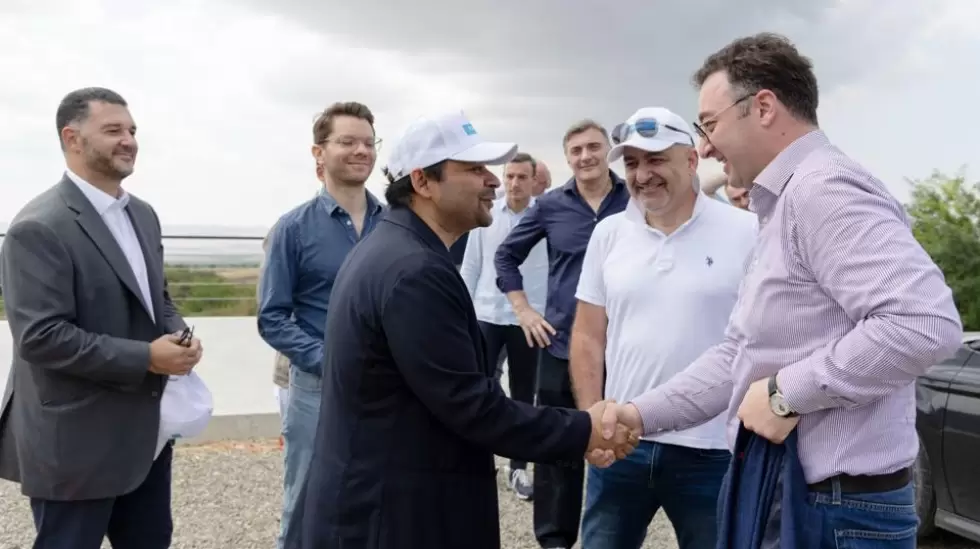El ministro de Proteccin Ambiental y Agricultura, Davit Songhulashvili, y el di