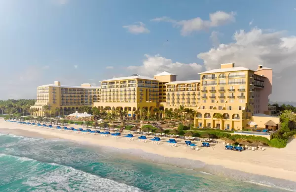 El nuevo lujo en Cancún: hoteles-museo, experiencias inmersivas y el turista que busca más que playa