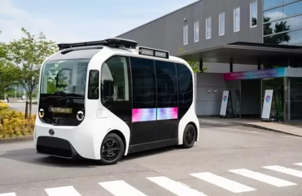 Impresionó en el ya lejano CES 2018 y por fin se lanzó: así es el colectivo eléctrico de Toyota para 17 personas