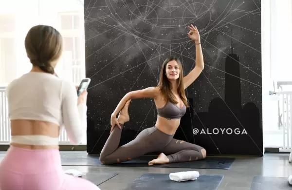 De las redes al éxito global: cómo Alo Yoga conquistó a celebrities de todo el mundo y disparó la fortuna de sus fundadores