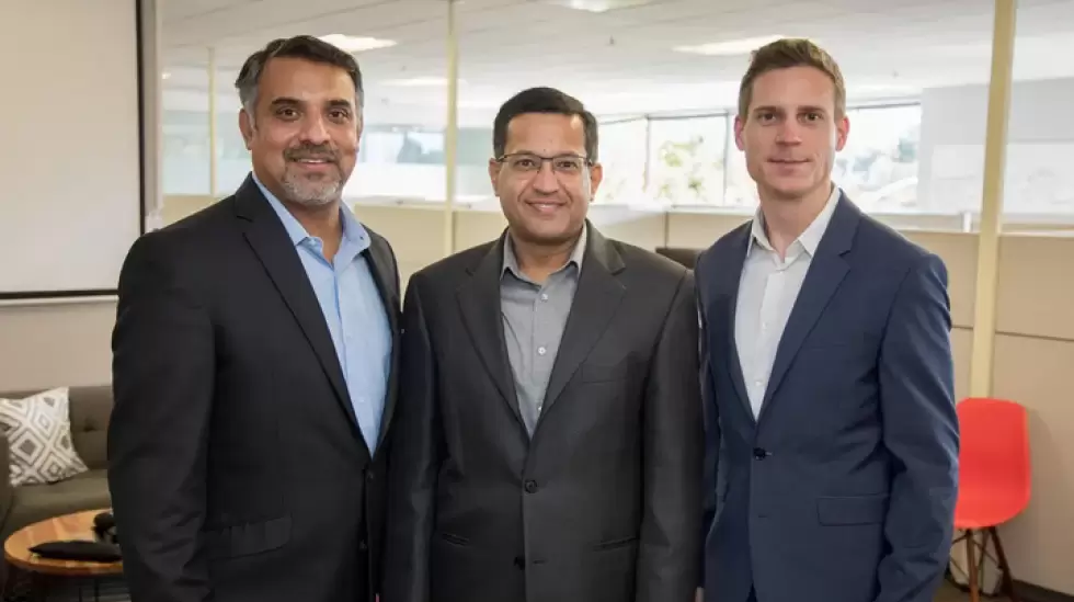 De izquierda a derecha: los cofundadores de Astera Labs, Sanjay Gajendra, Jitend