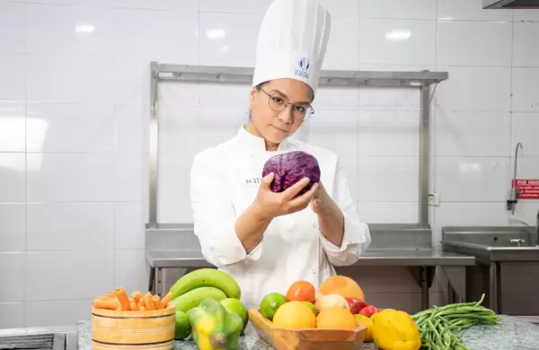 Daniela Valverde fusiona ciencia y creatividad en un catering