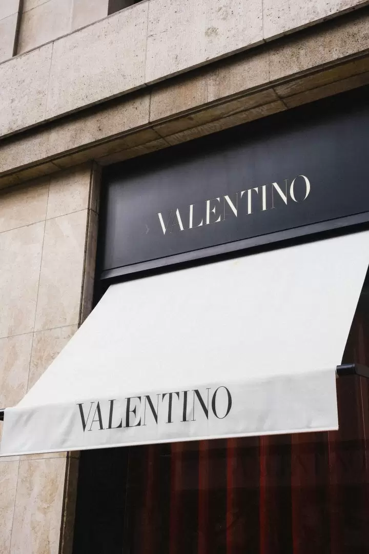 Tienda de Valentino SPA. Foto: Mat Reding / Pexels.