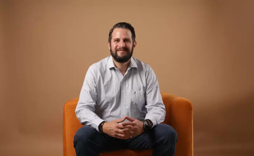 Se sumergi en el mundo corporativo en Argentina, Chile y Mxico, lo dej y ahora se declara un soador