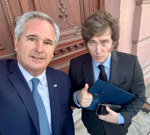 El nuevo Canciller, Pablo Quirno, con el Presidente, Javier Milei