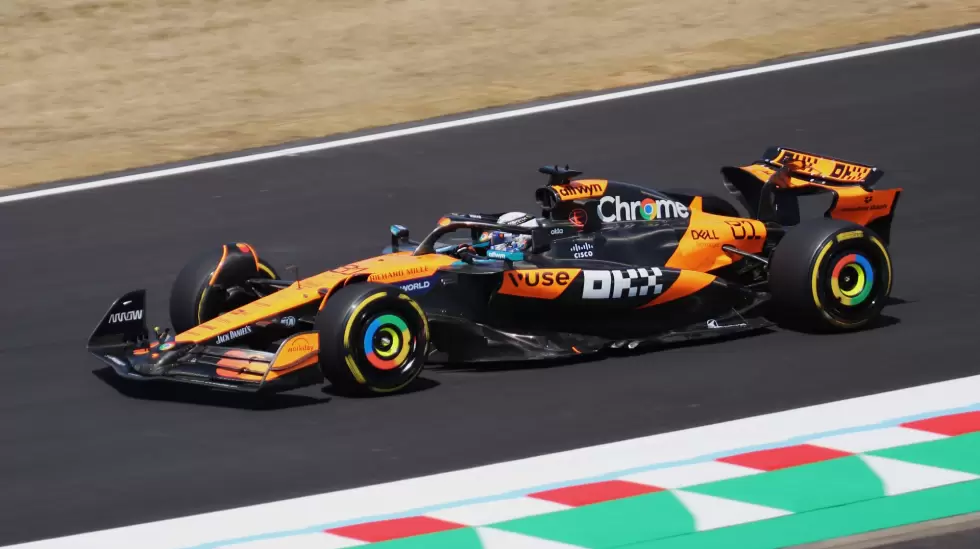 2025_japan_gp_-_mclaren_-_oscar_piastri_-_fp1