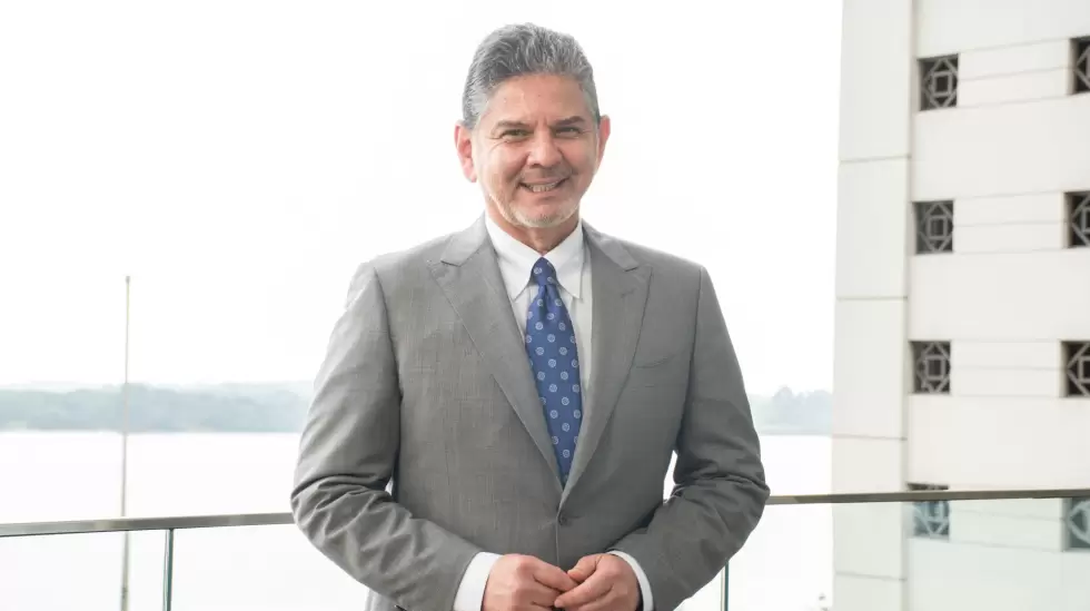 Viceprecidente Banco Guayaquil, Julio Macckliff