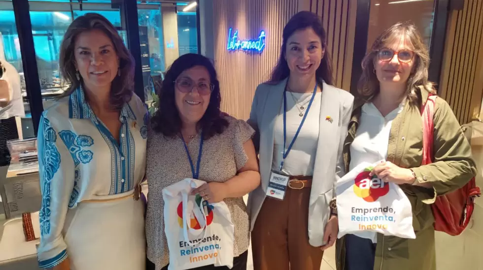 24 miembros de la Alianza para el Emprendimiento e Innovacin de Ecuador visitam