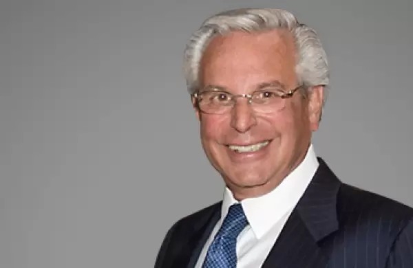 Los hermanos que financian los eventos ms exclusivos de Mar-a-Lago y comenzaron su imperio desde un stano