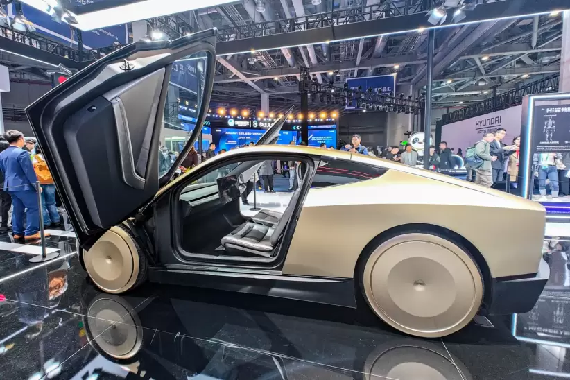 Un Tesla Cybercab expuesto en la Exposicin Internacional de Importaciones de China en Shanghai.